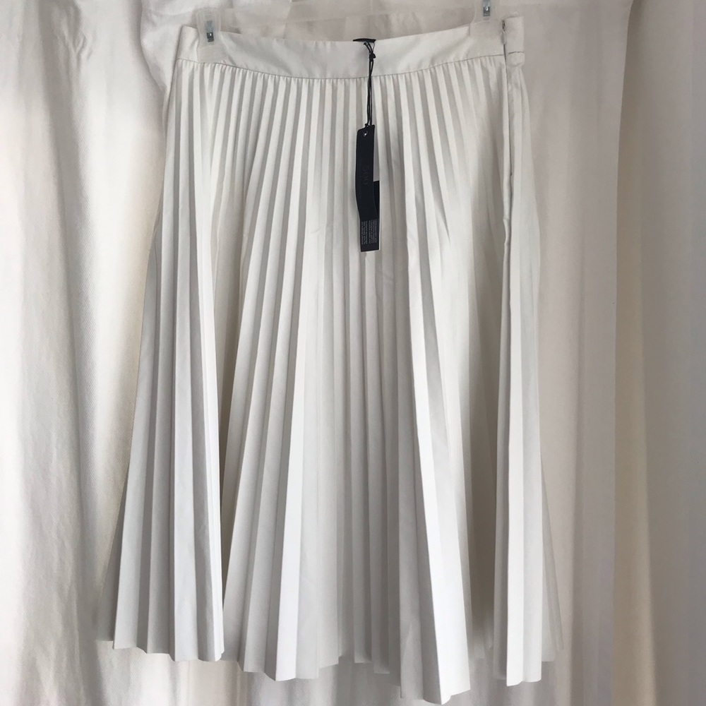 White leather-like pleated midi skirt, medium